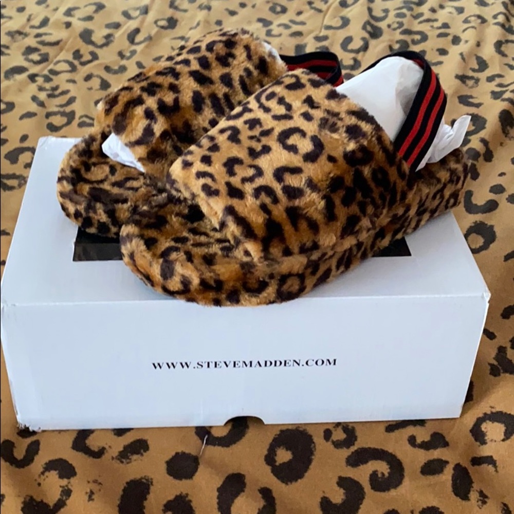 Steve Madden Fuzz Leopard Sandal